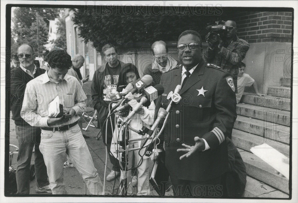 1985 Press Photo Evanston Police Chief Gerald Cooper - Historic Images