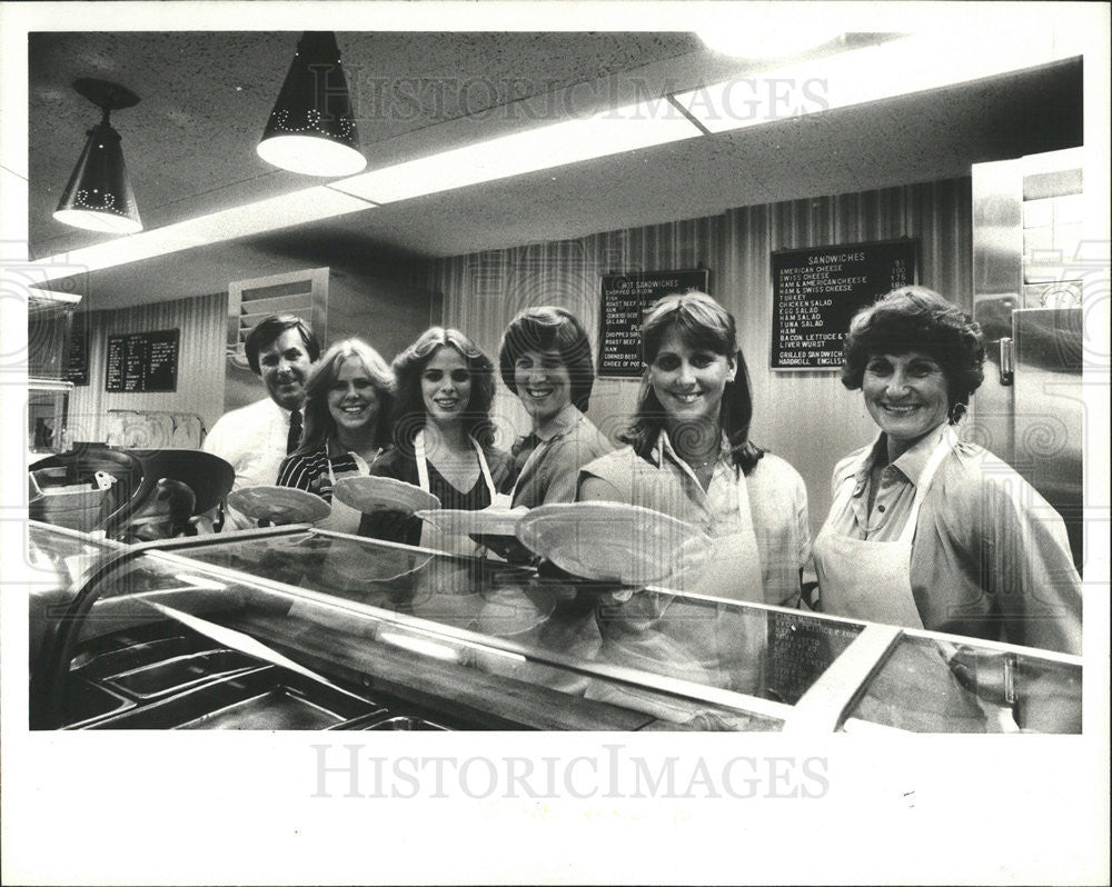 1979 Press Photo Patrick J.Corbett&#39;s family operated cafeteria. - Historic Images