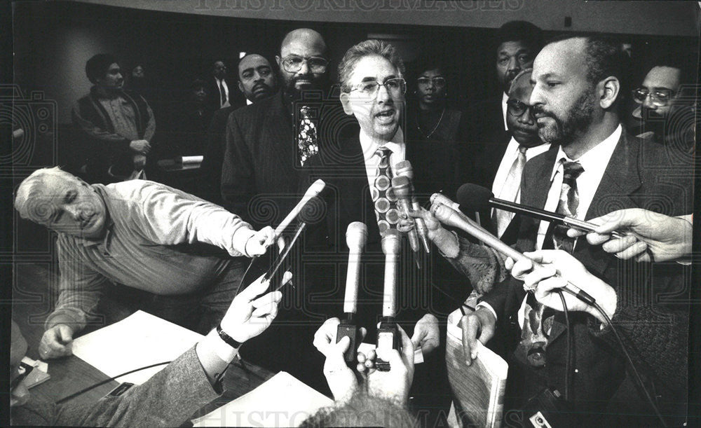 1991 Press Photo Ald Larry Bloom City Hall Alderman - Historic Images