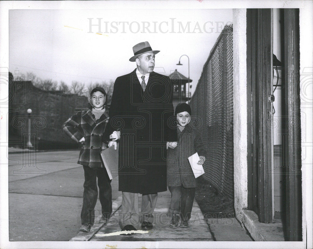 1958 Press Photo Attorney Emanuel Block, Michael &amp; Robert Rosenberg - Historic Images