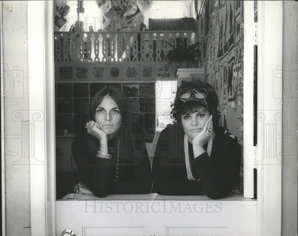 1969 Press Photo Dottie Eisenberg Jebba Maes Needlepoint Label Jebba Boutique - Historic Images