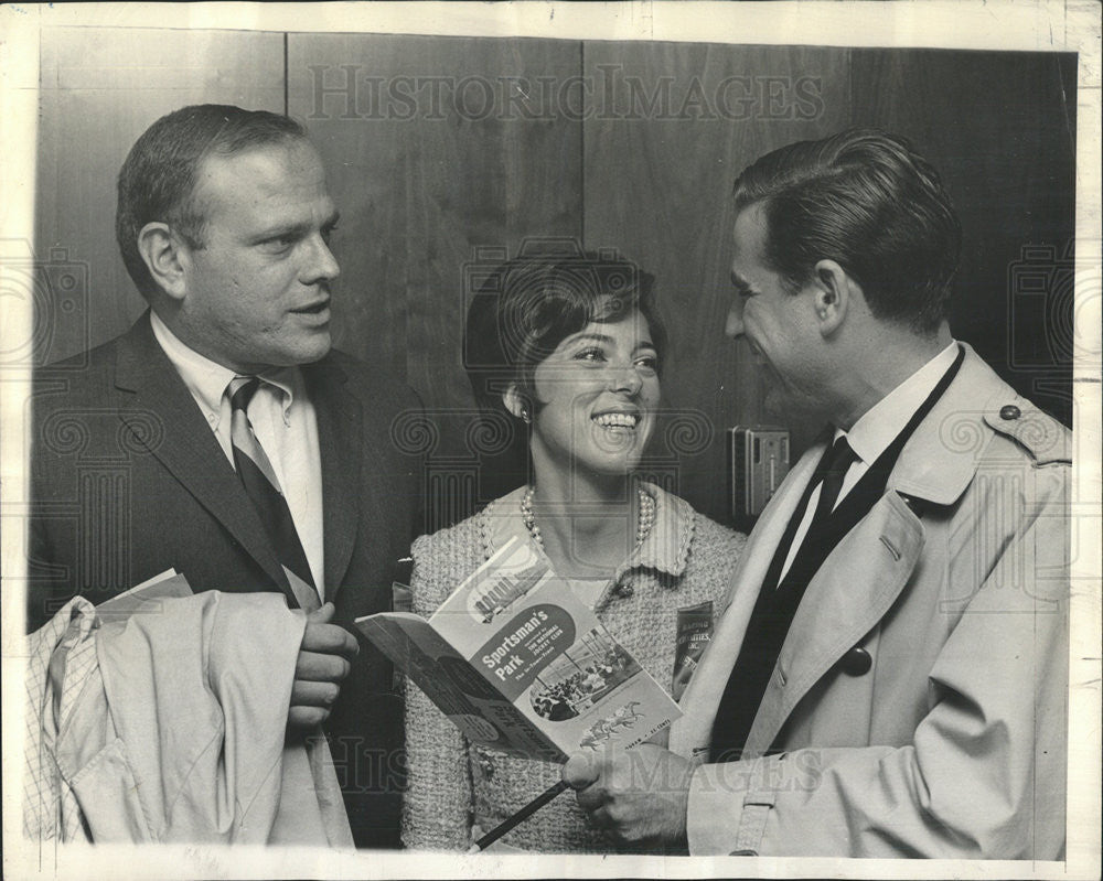 1965 Press Photo Mr. and Mrs. Edwin Eisendrath Jr. hopes Charity Wins. - Historic Images