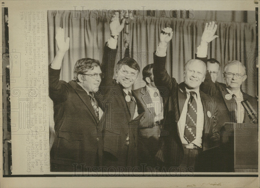 1974 Press Photo Predeident Gerald Ford and Group of Senators - Historic Images