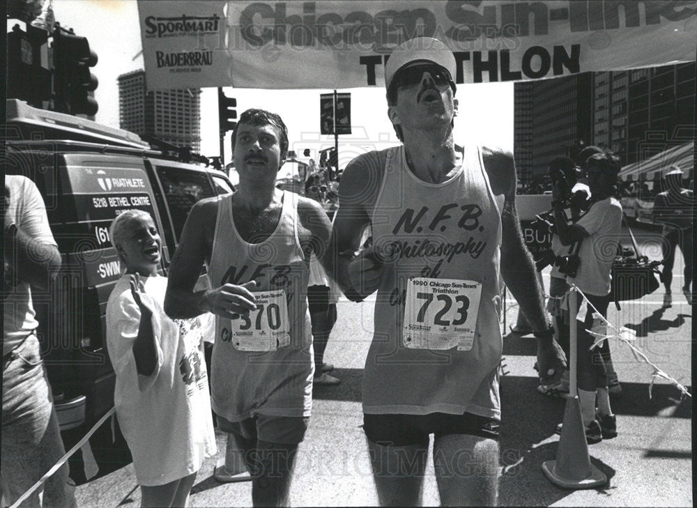 1990 Press Photo Tony Bruda Chicago Sun-Times Triathlon Event Winner - Historic Images