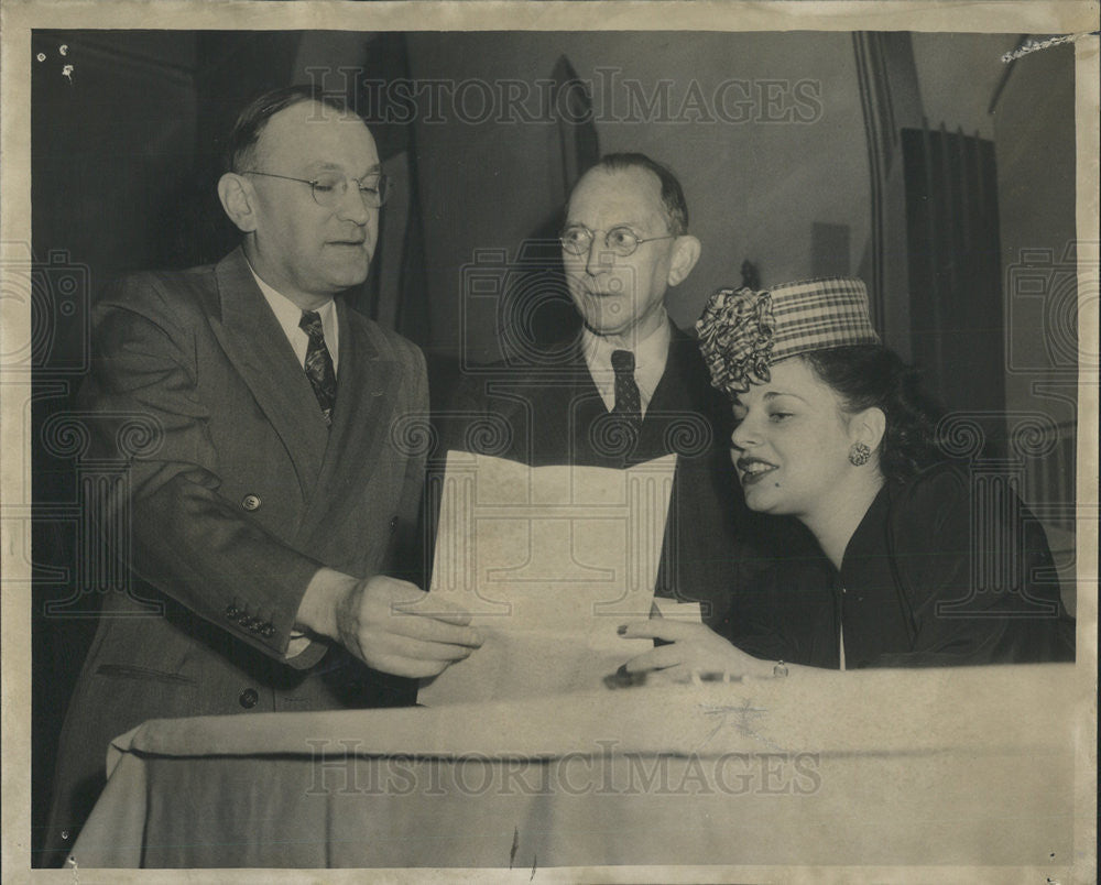 1947 Press Photo John De Boer Bernard Schaar Miss Ileene Heiman Knickerbocker - Historic Images