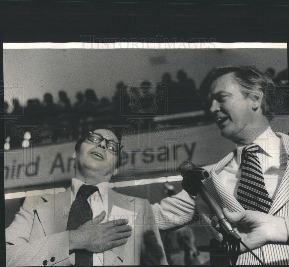 1974 Press Photo Photographer William  Decker won $300,000 in State Lottery. - Historic Images