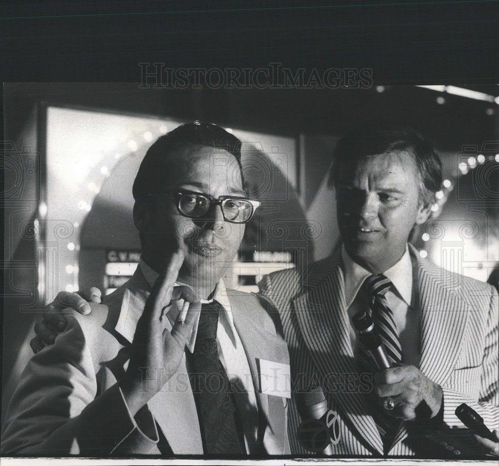 1974 Press Photo Photographer William Decker Job Chicago Today Cease Lottery - Historic Images