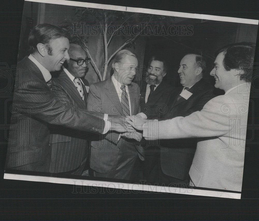 1976 Press Photo Neediest Family Fund Goal Ermett Dedmon Oscar Brown Bernie Ross - Historic Images