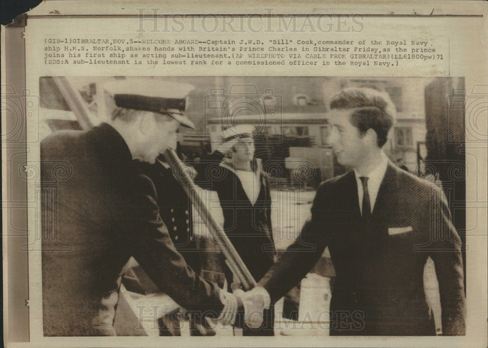 1971 Press Photo Bill Cook Of Navy  Shakes Hands With Britain Prince Charles - Historic Images