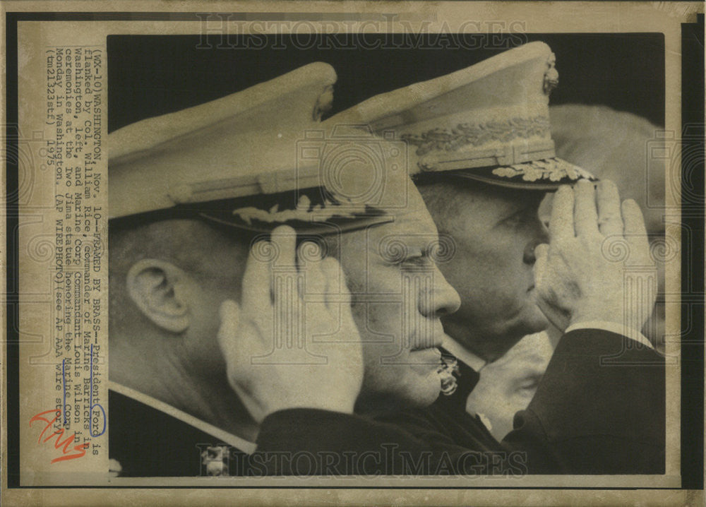 1975 Press Photo Marine Barricks President Ford William Rice Jima Statue Brass - Historic Images