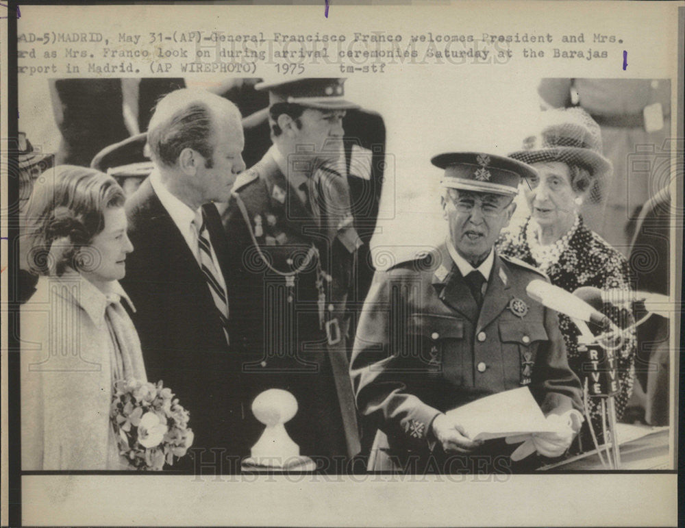 1975 Press Photo General Francisco Franco president Barajas Madrid - Historic Images