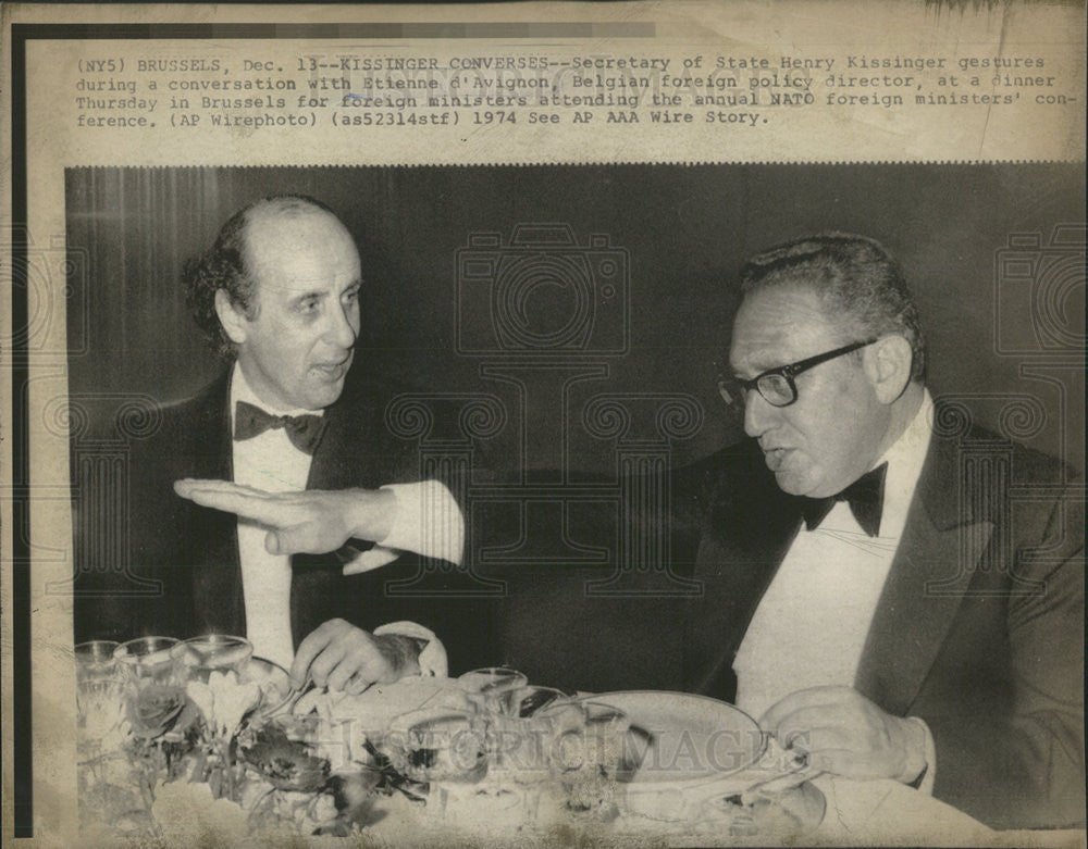 1974 Press Photo Secretary State Henry Kissinger Gestures Conversation Etienne - Historic Images