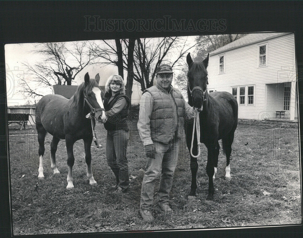 1986 Press Photo Elliott Davidow Ranger brumby Wauconda mustangs stable Tina - Historic Images