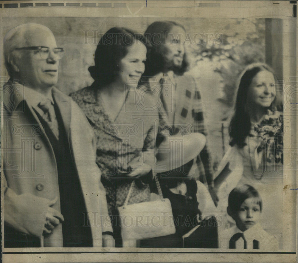 1974 Press Photo Comedian Charlie Chaplin Wife Oona Son Eugene Bride Marriage - Historic Images