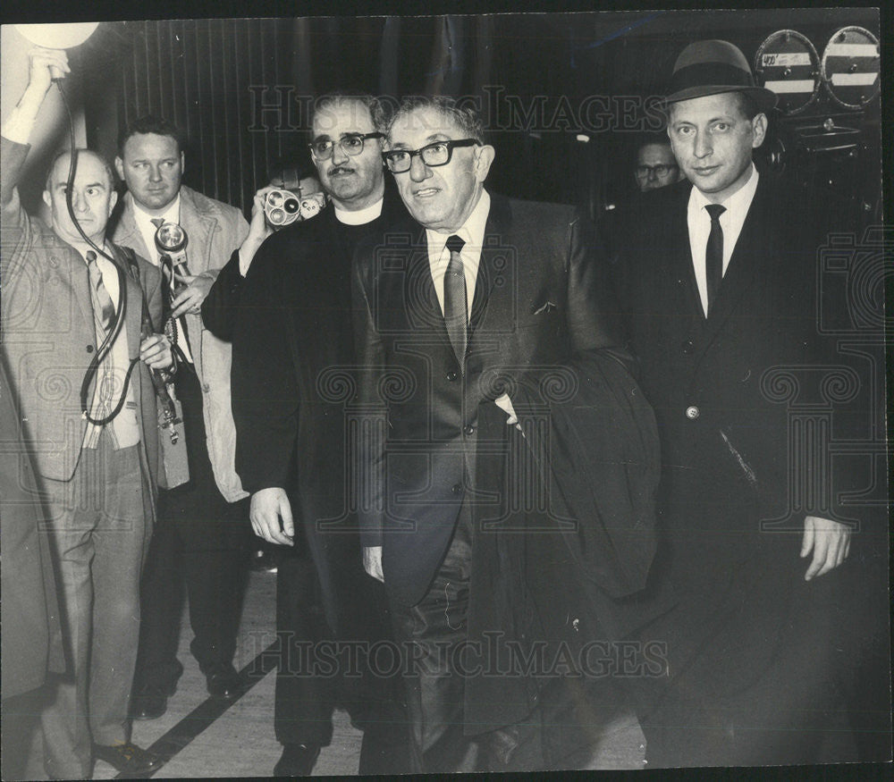 1964 Press Photo George Chariness Former Mayor of Gary Returns after 23 Months - Historic Images