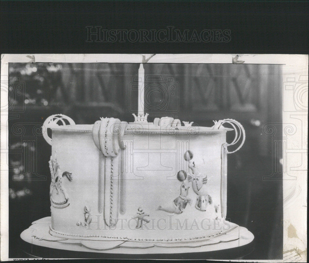 1949 Press Photo Helen Lightbody Nanny Instruction Wheel Airing Passer Good Cake - Historic Images