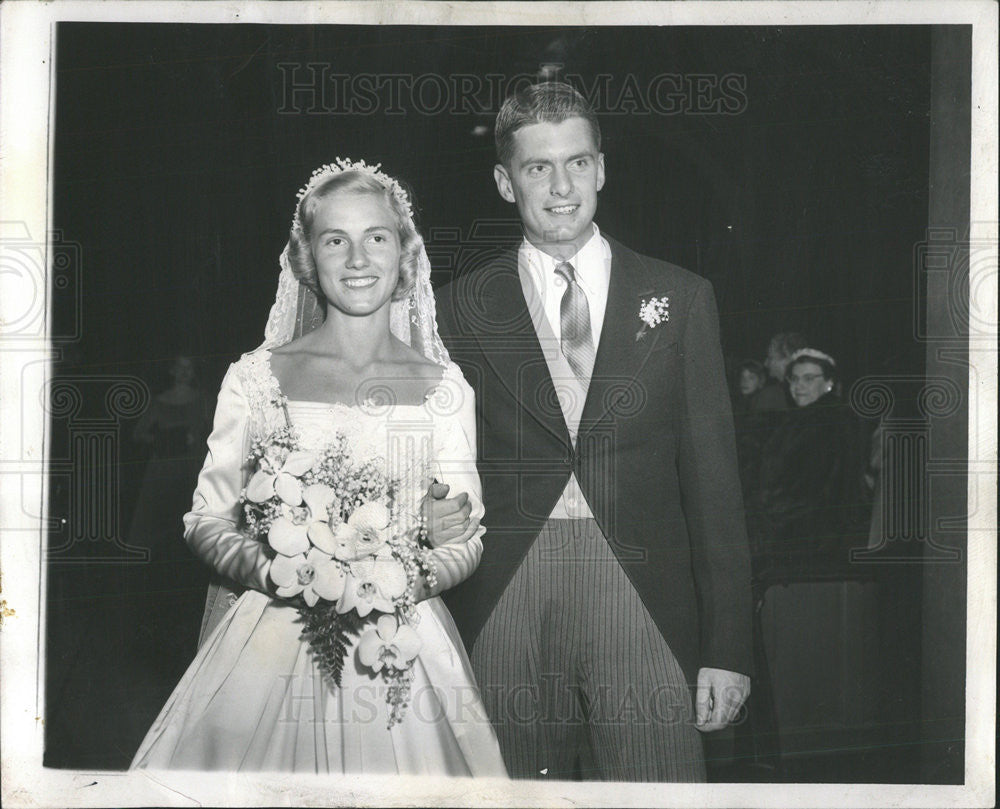 1955 Press Photo Mr Mrs Keene Harwood Addington Prepare Leave Mary Church Lake - Historic Images