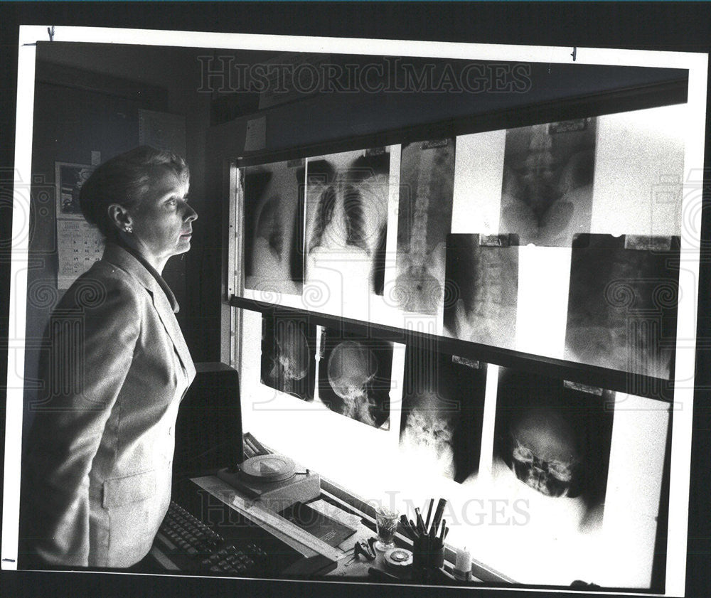 1980 Press Photo Dorothy Cooney Radiologist Who Is Broke Working For Medicaid - Historic Images