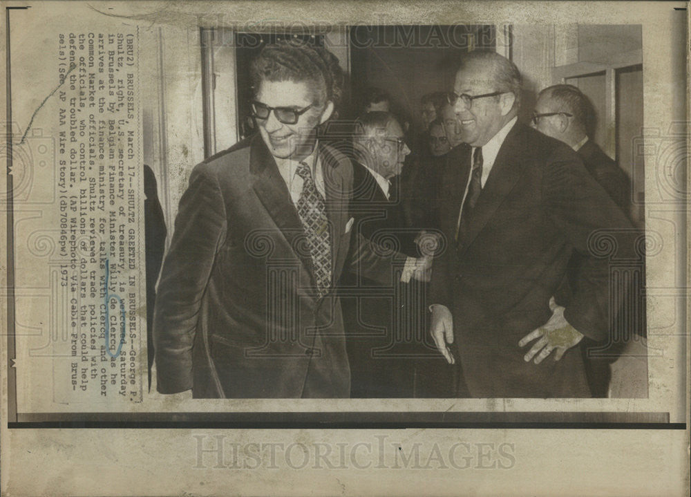 1973 Press Photo George P. Shultz US Secretary of Treasury Willy de Clercq Belgi - Historic Images