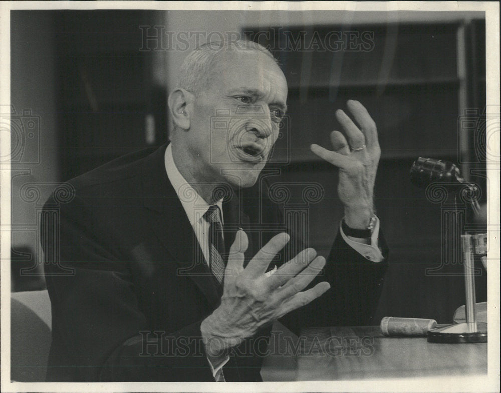 1965 Press Photo Cem Charles Decker Project Director Chicago Conference - Historic Images