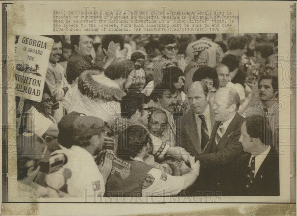 1976 Press Photo Jaycees Charge President Gerald Colorful Regalia Indianapolis - Historic Images