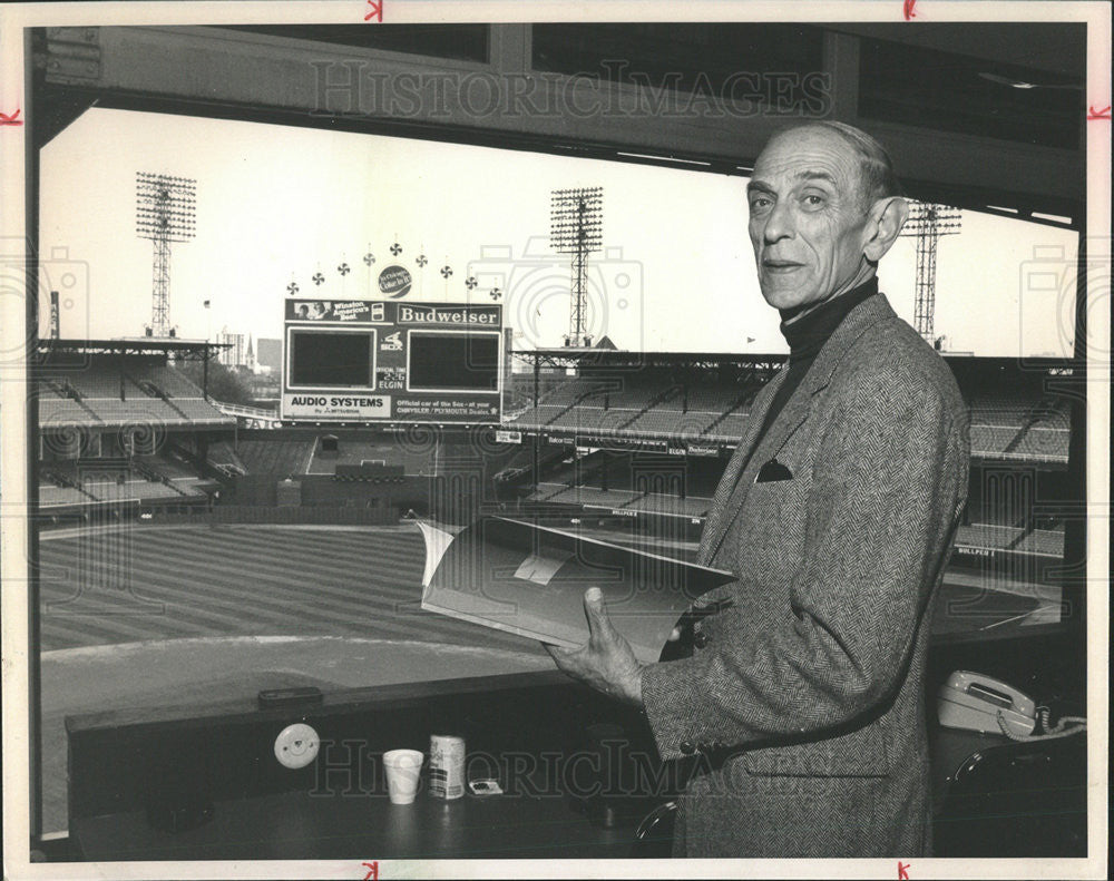 1983 Press Photo Chicago actor Nathan David Fictional Sportswriter Red Flanagan - Historic Images