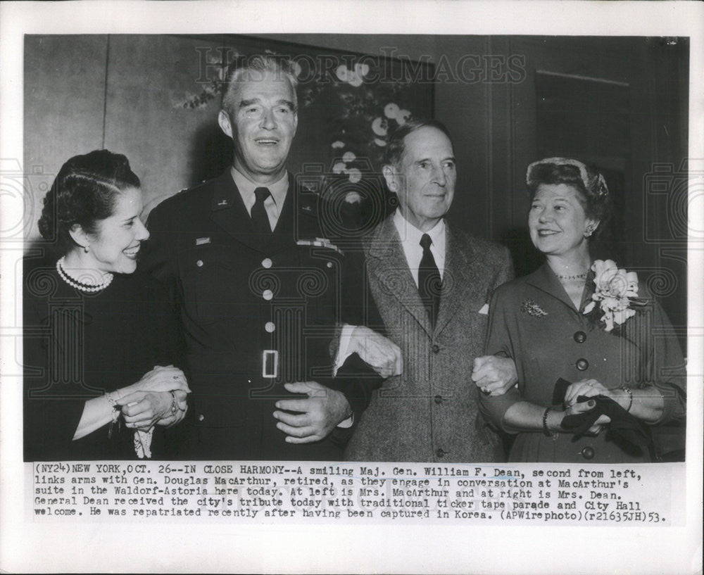 1953 Press Photo Major General William Dean General Douglas MacArthur Arm - Historic Images