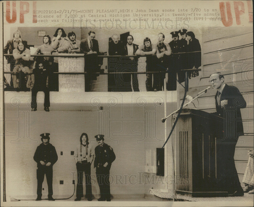 1975 Press Photo John W Dean III Speech Central Michigan University - Historic Images