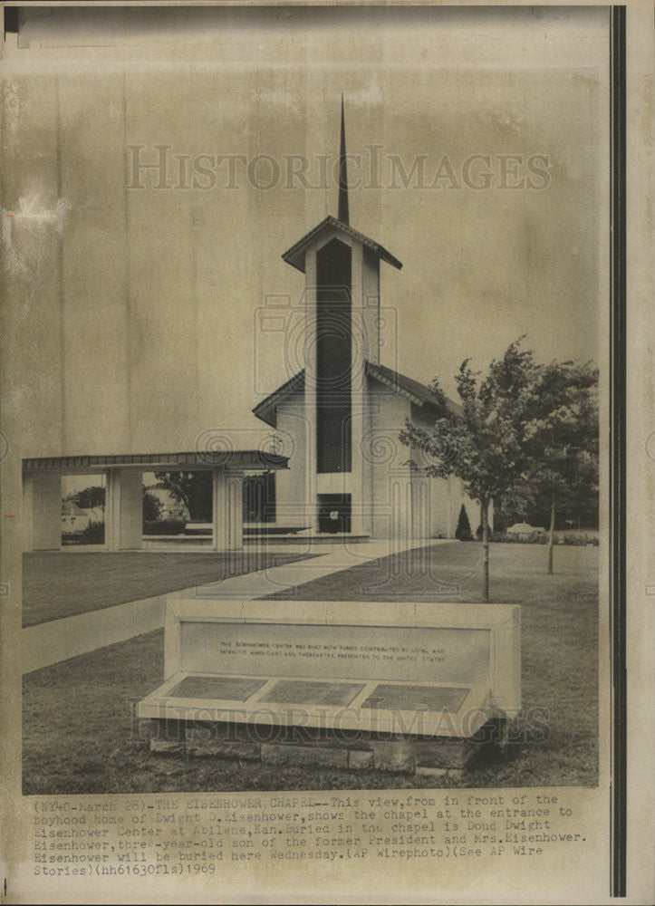 1969 Press Photo Boyhood home Dwight Eisenhower chapel Abilene President - Historic Images