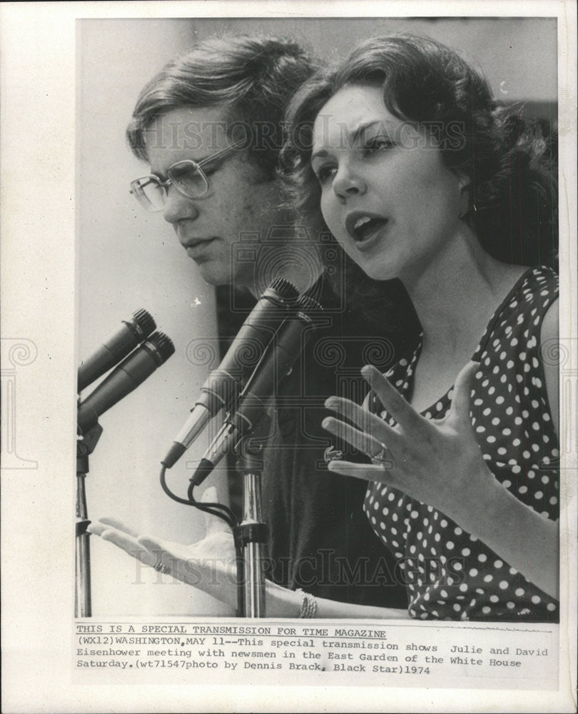 1974 Press Photo Julie David Eisenhower newsman East Garden White House Meet - Historic Images