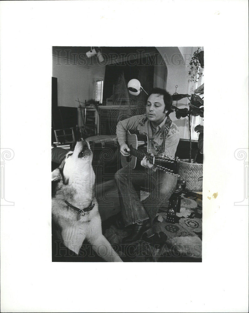 1975 Press Photo Musician Joel Cory and His Dog Drew - Historic Images