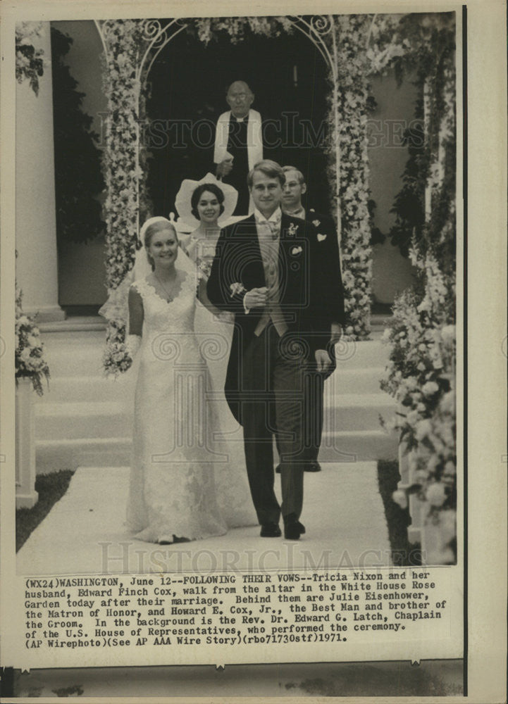 1971 Press Photo Tricia Nixon husband Edward Finch Cox walk from altar - Historic Images