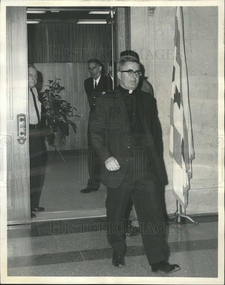 1965 Press Photo Rev Joseph Kelly Leaves Mayor&#39;s Office - Historic Images