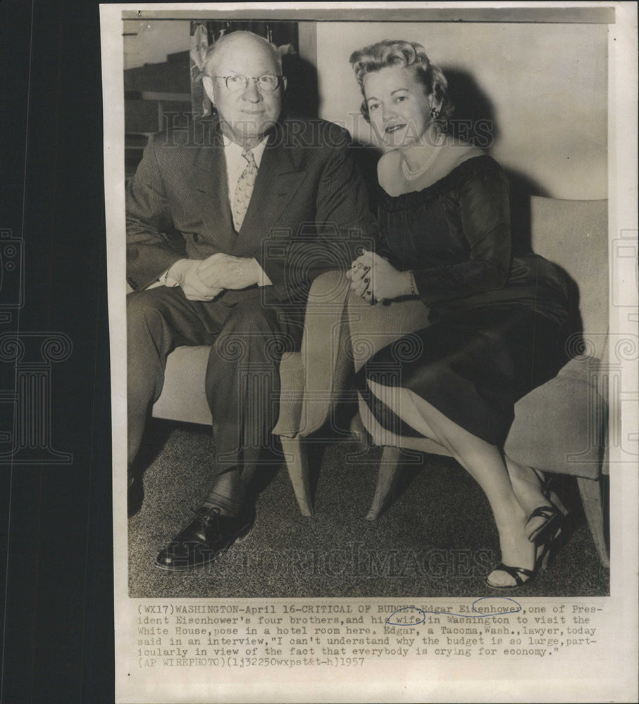 1953 Press Photo Pres Eisenhower&#39;s Brother Edgar &amp; Wife Pose 4 Picture - Historic Images