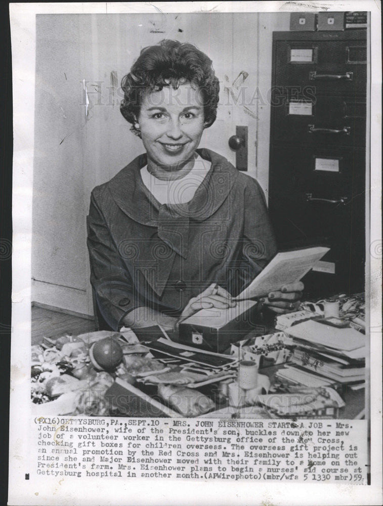 1959 Press Photo Mrs John Eisenhower Starts Job Gettysburg office Red Cross - Historic Images