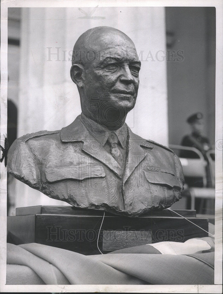 1954 Press Photo Bronze Bust General Eisenhower Royal Military Academy Sandhurst - Historic Images