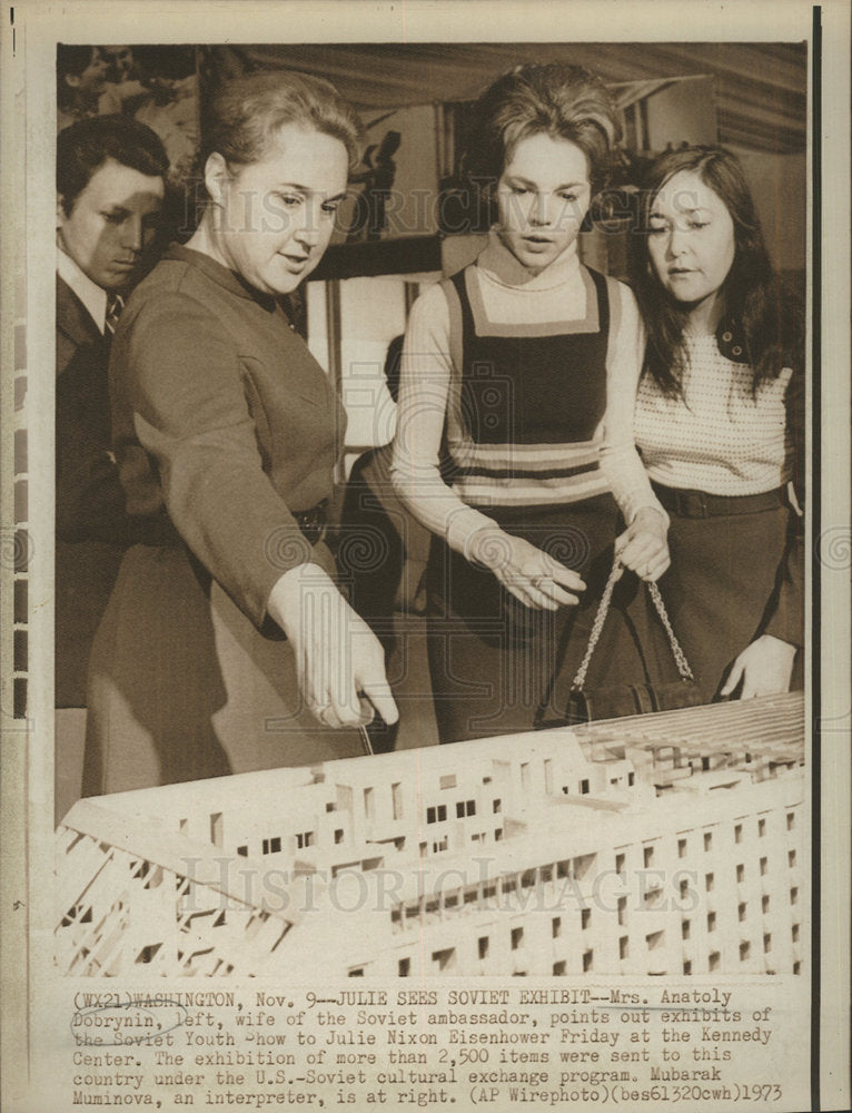 1973 Press Photo Mrs Anatoly Dobrynin Kennedy center Soviet Kennedy Center Juile - Historic Images