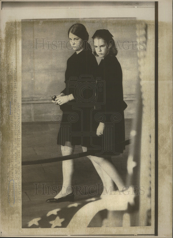 1969 Press Photo President Eisenhower Funeral Granddaugters Susan Mary Jean - Historic Images