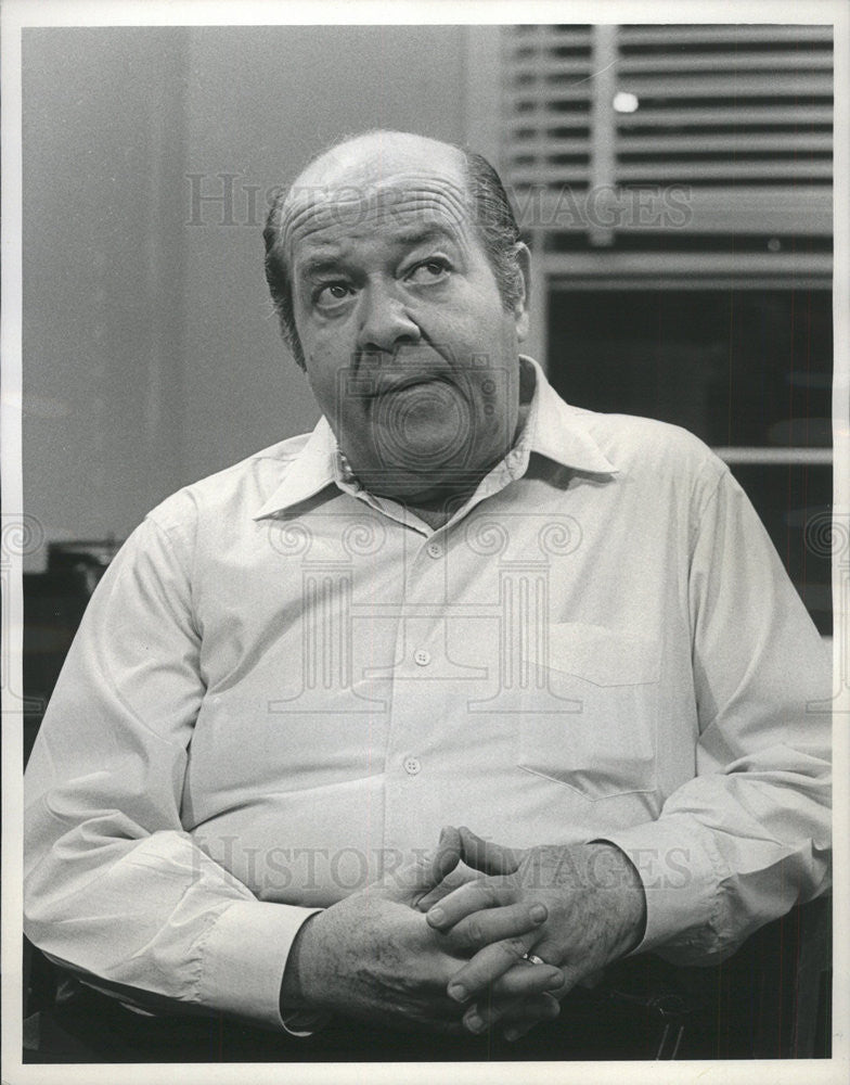 1976 Press Photo Stubby Kaye portrays policeman neighbors Comedy television - Historic Images