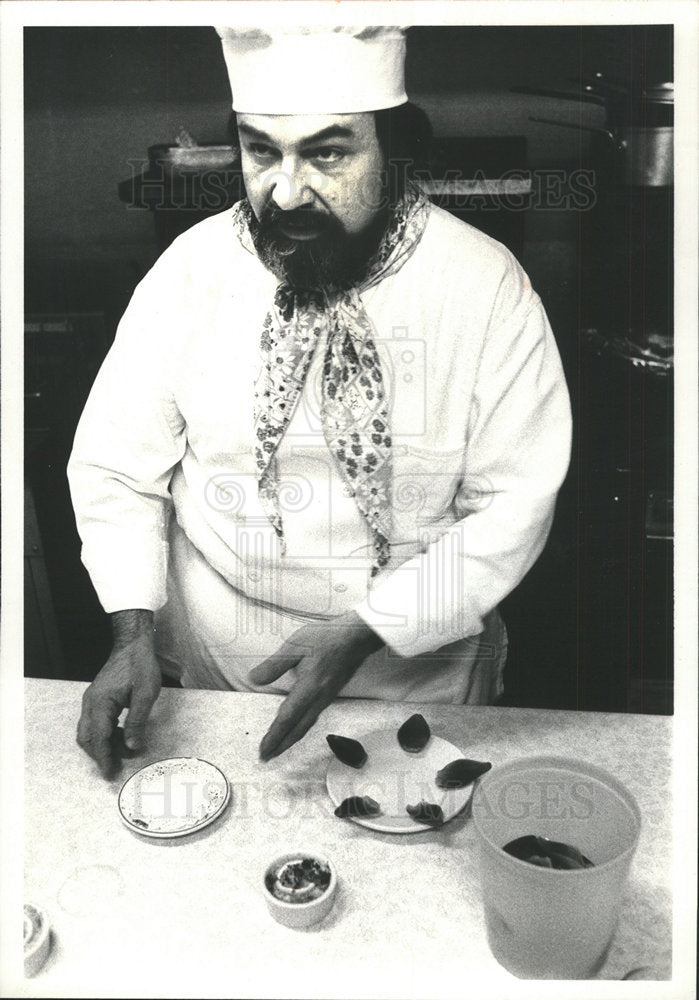 1960 Press Photo Chef Guy Kennedy prepares artichoke heart appetizer Mardi Gras - Historic Images