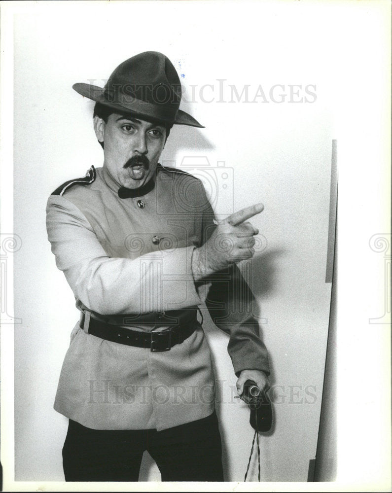 1986 Press Photo Joe Accomando Singing Telegrams - Historic Images