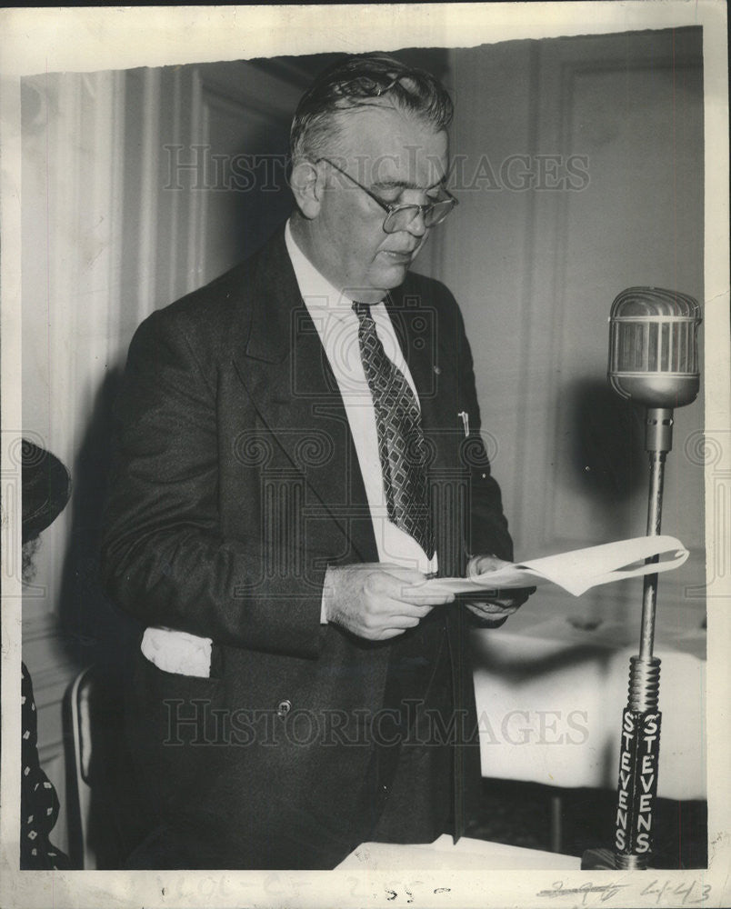 1944 Press Photo Gov. Gary Kelly, governor of Michigan at resolution committee - Historic Images