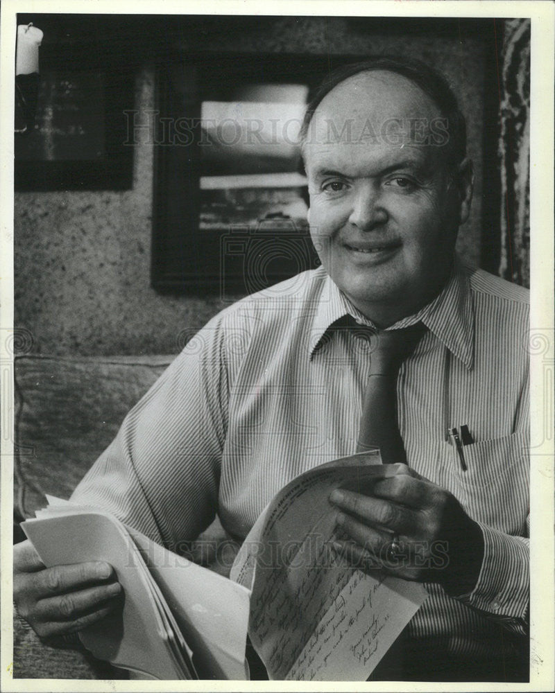 1984 Press Photo Writer Eugene Kennedy in his workroom - Historic Images