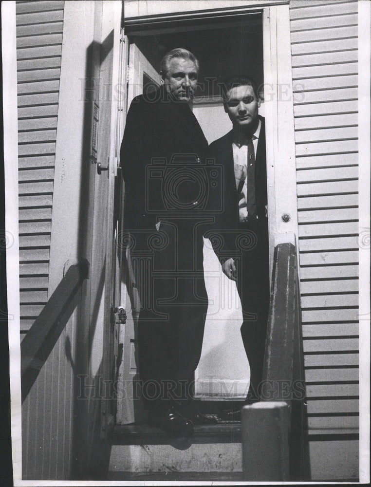 1968 Press Photo Patrolman Joseph Ahrens John Wotring Home Burglary - Historic Images