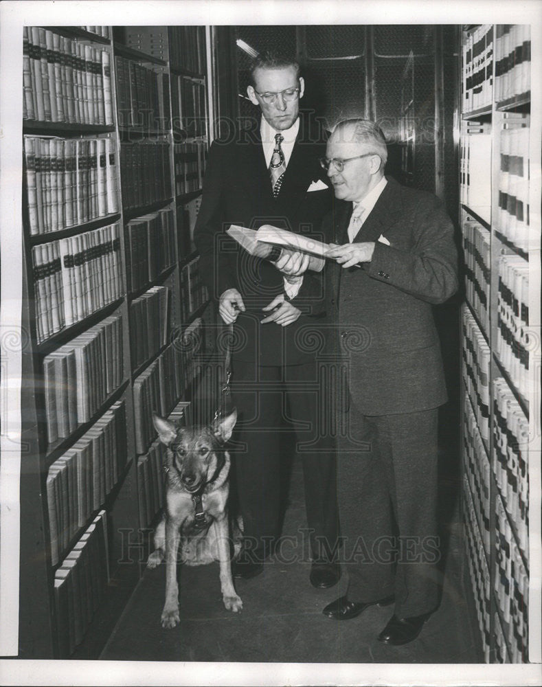 1953 Press Photo Burton Kolman Blind Law Student John Curran Professor Law - Historic Images