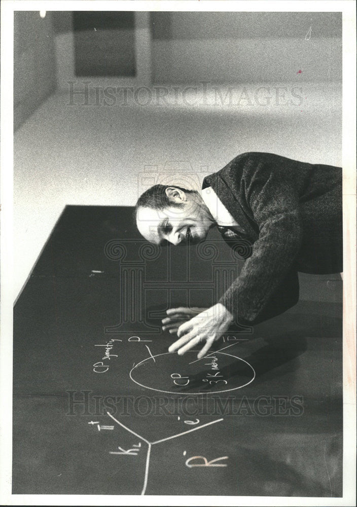 1980 Press Photo Professor James W. Cronin Co-Winner Nobel Prize Chicago - Historic Images