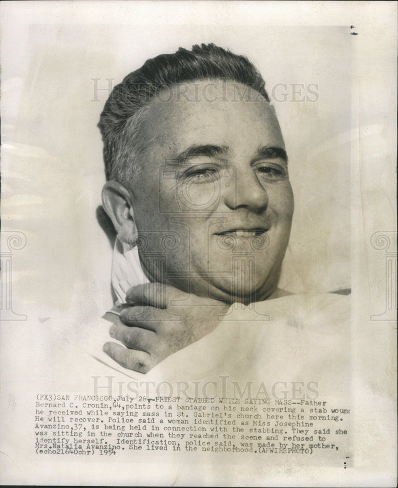 1954 Press Photo Father Bernard C. Cronin stabbed during mass. - Historic Images