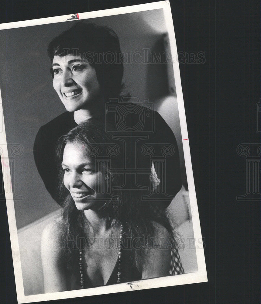 1971 Press Photo Nancy Ford &amp; Gretchen Cryer - Historic Images