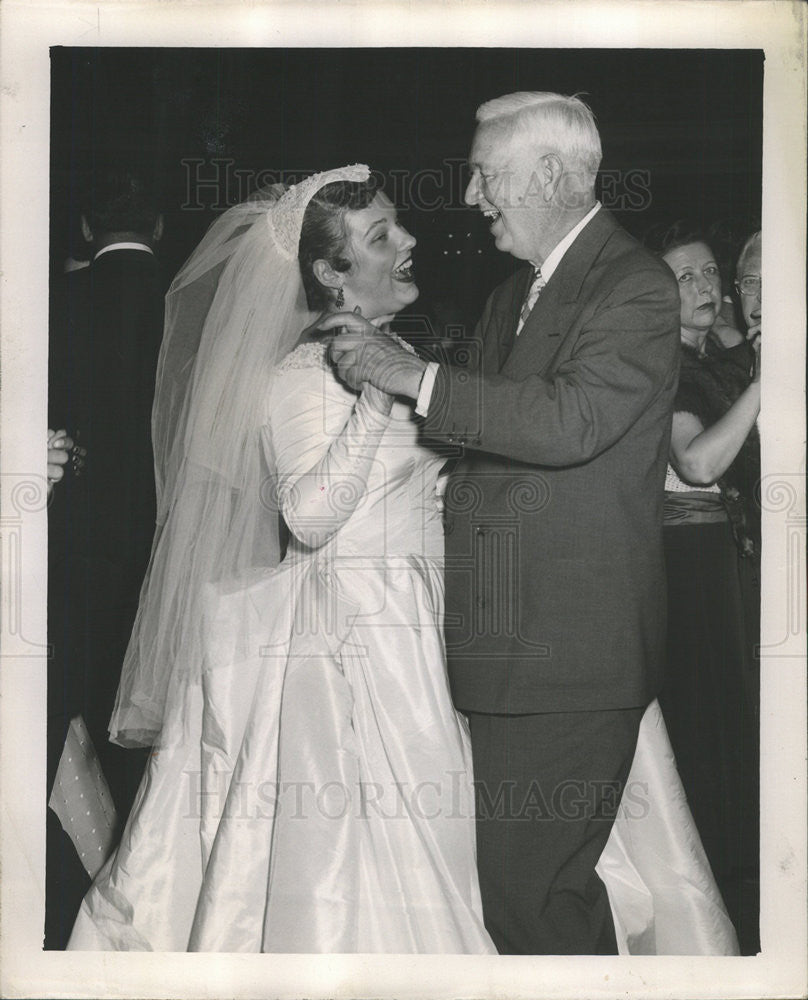 1953 Press Photo Mayor Kennelly &amp; Mrs. George Rellas - Historic Images