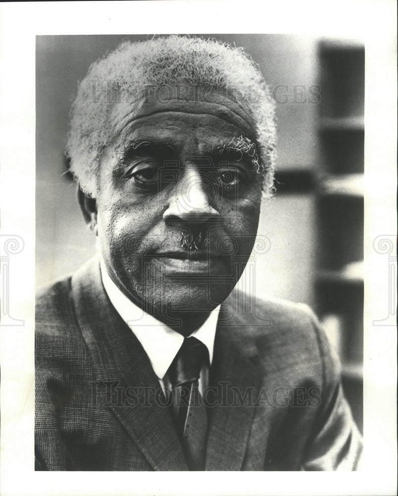1976 Press Photo Dr. George E. Kent, professor - Historic Images